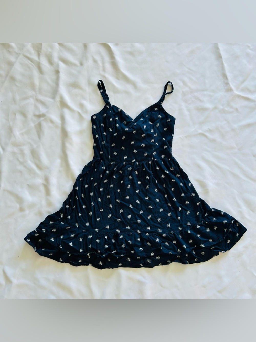 EUC Hollister Small Navy Blue White Floral Print Sun Dress Tie Back Ruffle Tiers